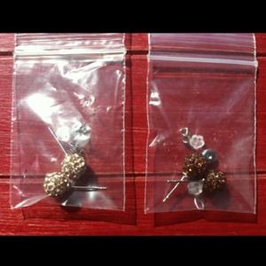 ⛔TRADED @laurenravioli⛔2 Pair Faux-crystal Studs