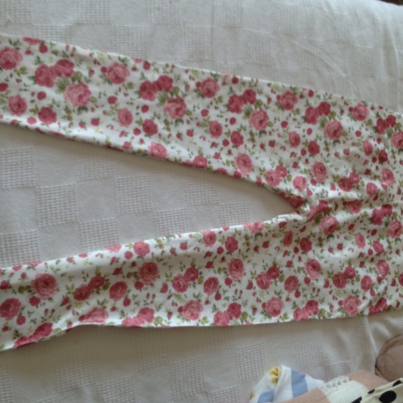 Cream leggings with pink roses