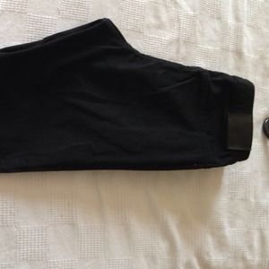 🚫🚫🚫 sold in bundle Black high waisted hot pants