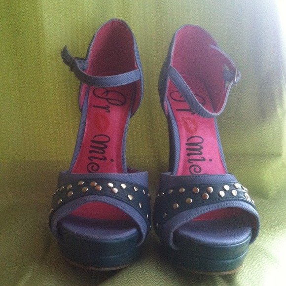 **SOLD**Cute Heels - Picture 2 of 4