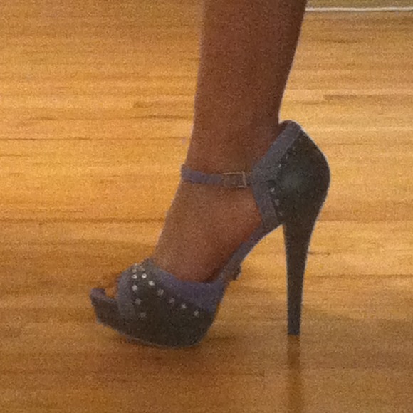 **SOLD**Cute Heels - Picture 4 of 4