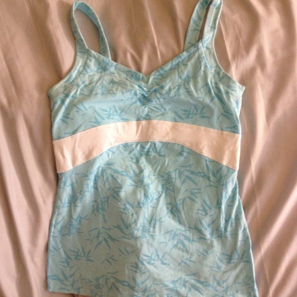 Workout Tank w/ Built in Bra! - Picture 1 of 3
