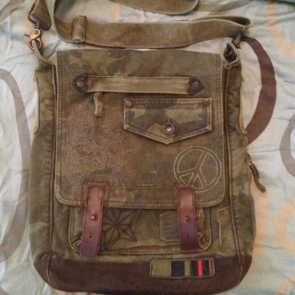 😍Camo Canvas Embroidered Skull & Peace Sign Bag😍