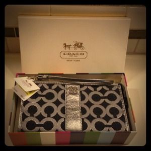 Coach Wallet/Wristlet 🎈🎈🎈🎈🎈🎈Sold!🎈🎈🎈🎈🎈
