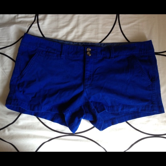 SHORTS SEASON! Royal blue AEO shorts w/ 2" inseam