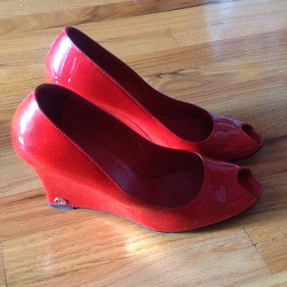 gucci red wedges