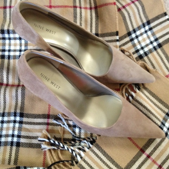 Just Reduced 🌟Nine West suede pumps - size 9