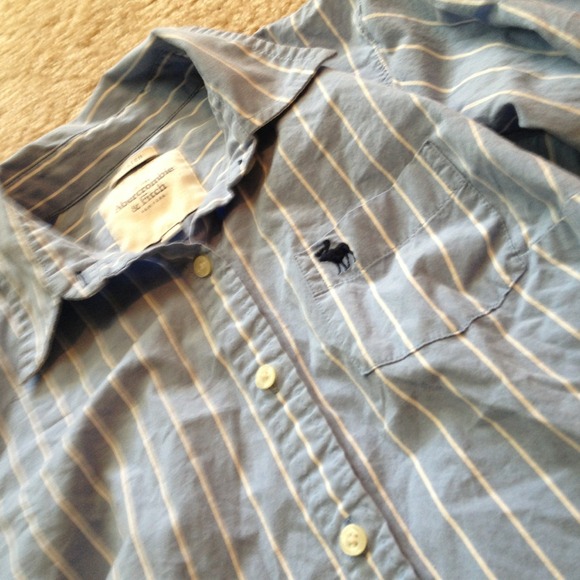 👌 Classic Button Up - Picture 2 of 2