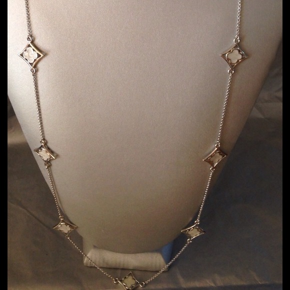 Be Seen Sales Jewelry - Long Silvertone Clover Necklace