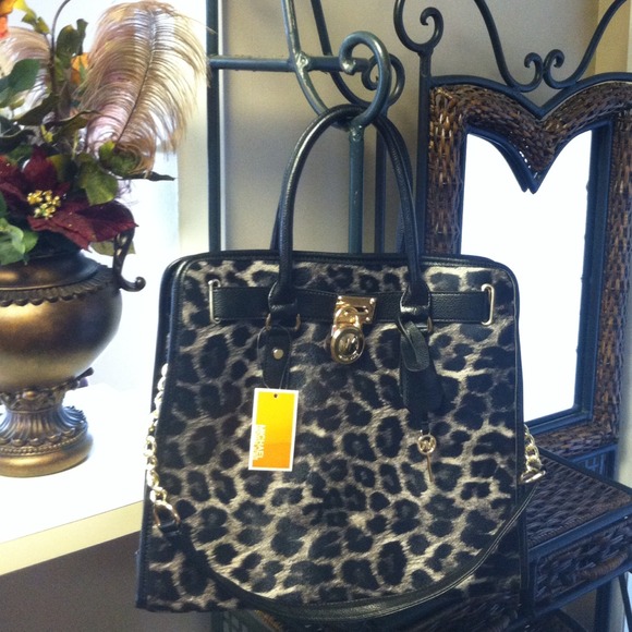 On hold for @imendoza6! Leather MK Purse