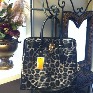 On hold for @imendoza6! Leather MK Purse