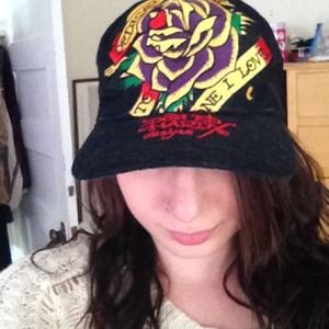 🚫SOLD IN BUNDLE🚫Ed hardy trucker hat