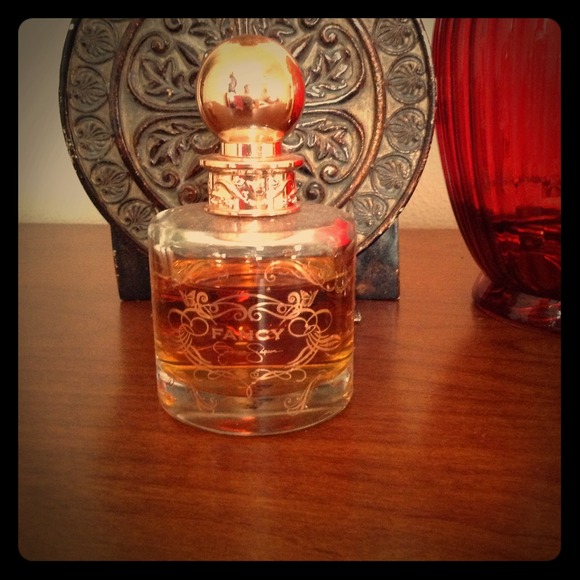 Jessica Simpson fancy perfumer