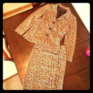 FENN WRIGHT MANSON: Two piece women's suit