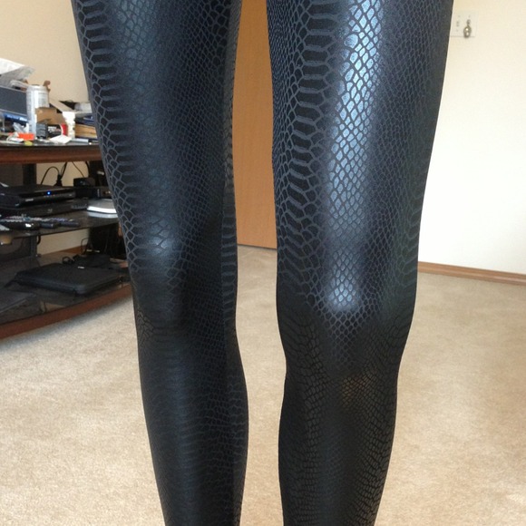 Snake Skin Design Leggings - Picture 2 of 2