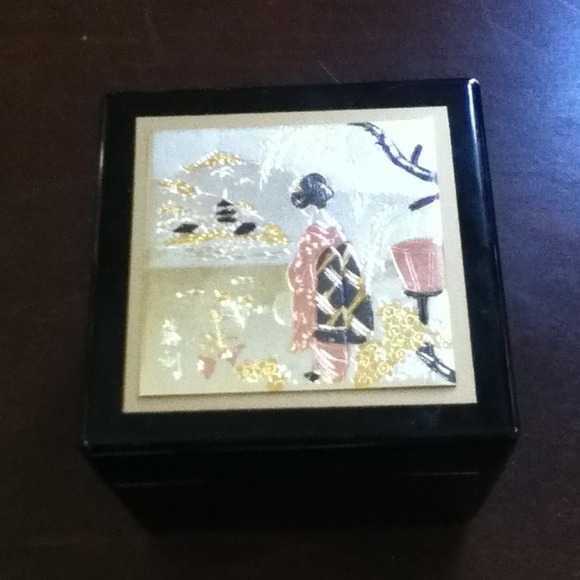 Little Japanese Music Box / Jewelry Box so cute!