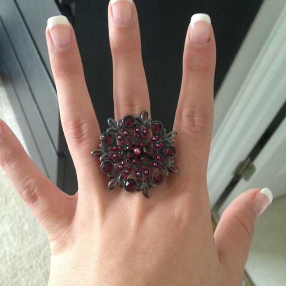 Red stretchy ring - Picture 2 of 3