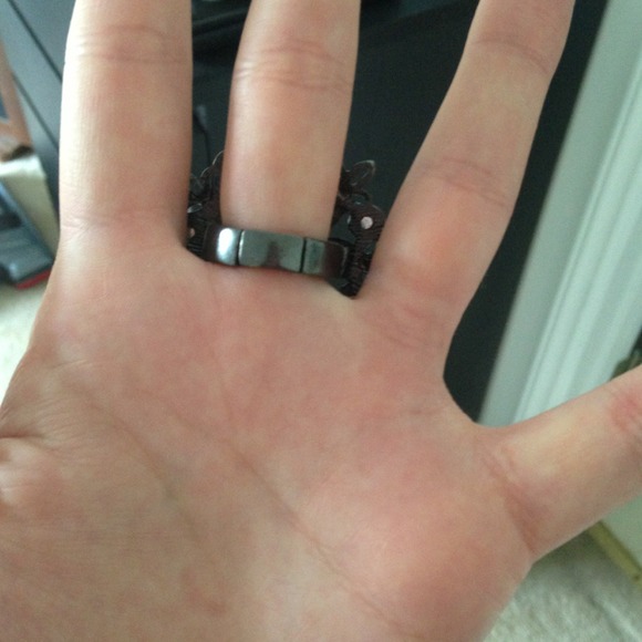 Red stretchy ring - Picture 3 of 3