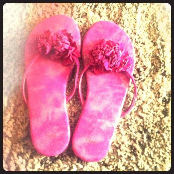Purple gap flipflops