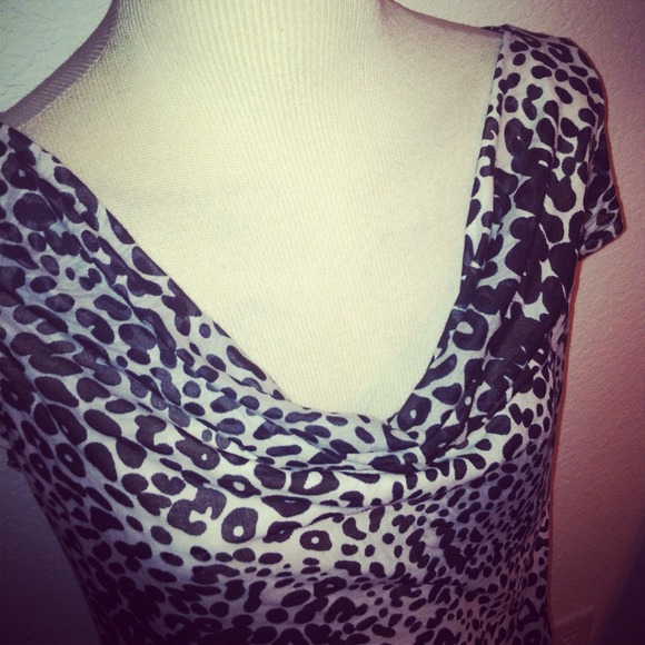 Sz S *Express* Animal print Top with tie back - Picture 3 of 4