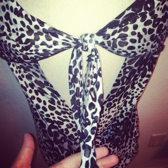 Sz S *Express* Animal print Top with tie back - Picture 4 of 4