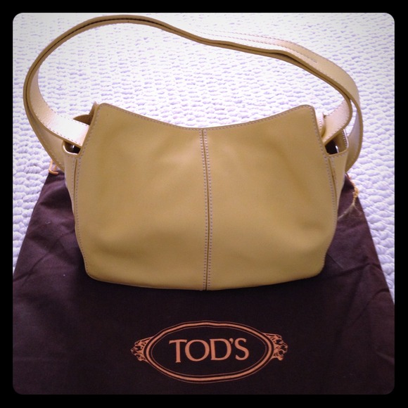 AUTHENTIC Tod's leather hobo spring bag!