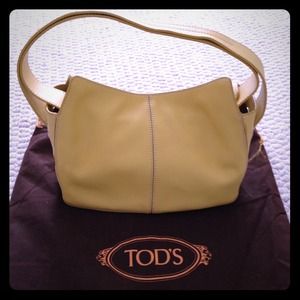 AUTHENTIC Tod's leather hobo spring bag!