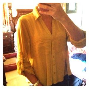 NWT mustard 3/4 sleeve top in medium.