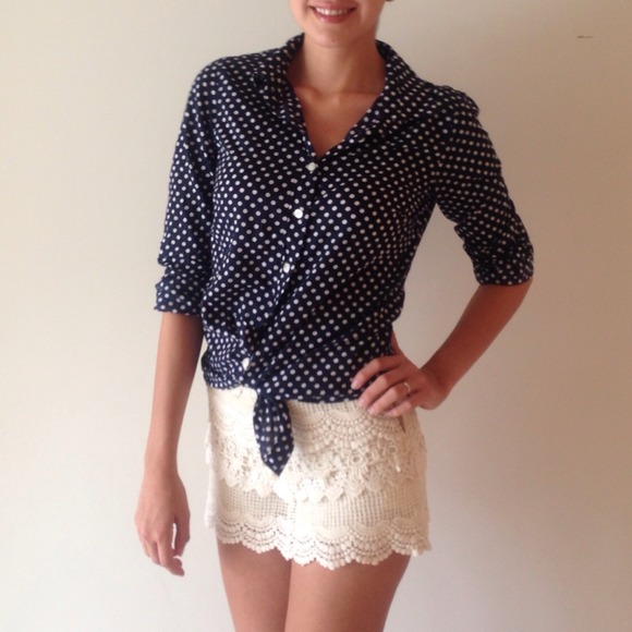 SOLDinBUNDLE Crotchet Cream Shorts