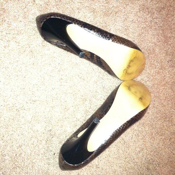 Bundled SOLD! Nine West brown snake skin heels - Picture 3 of 4