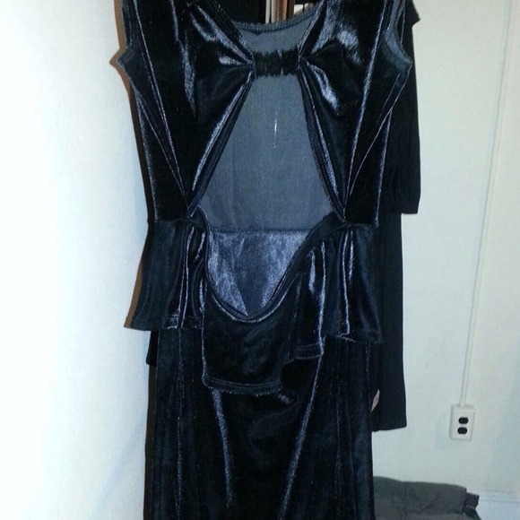 Black velvet peplum dress - Picture 2 of 4