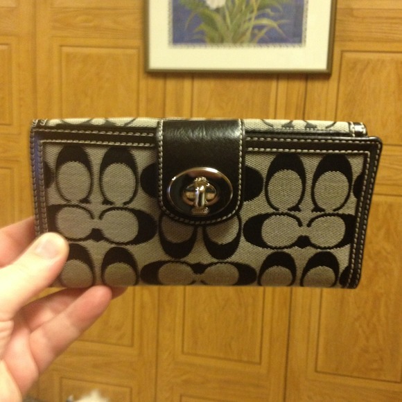 💞HOLD💞 ✨Coach wallet!✨