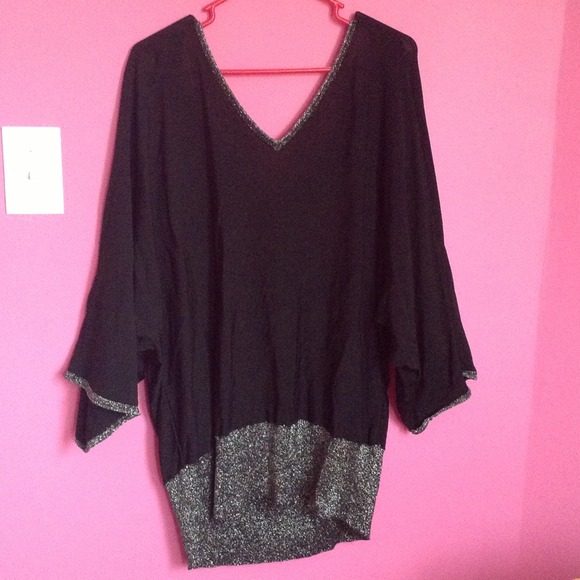 ***REDUCED***Black and silver tunic *plus*
