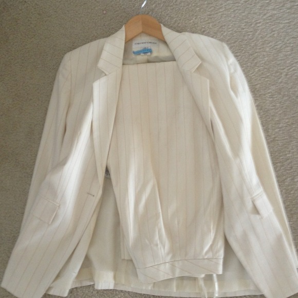 Creme pant suit