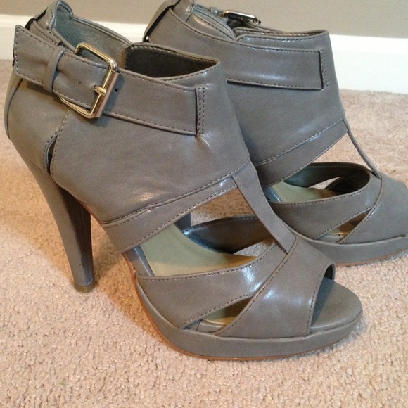 Grey forever 21 pumps - Picture 2 of 4