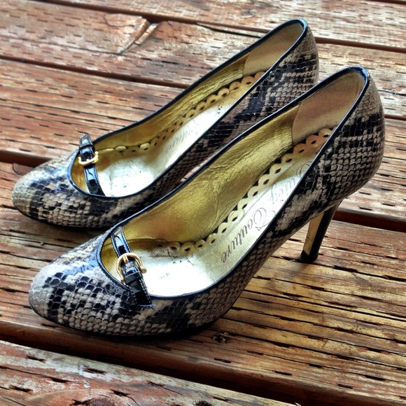 JUICY COUTURE snakeskin heels/pumps