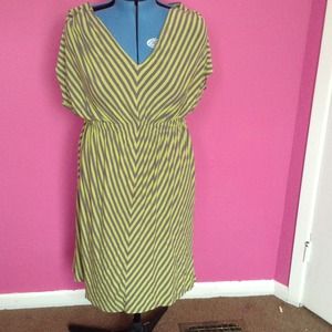 **SOLD IN BUNDLE****Chevron striped high-low dress