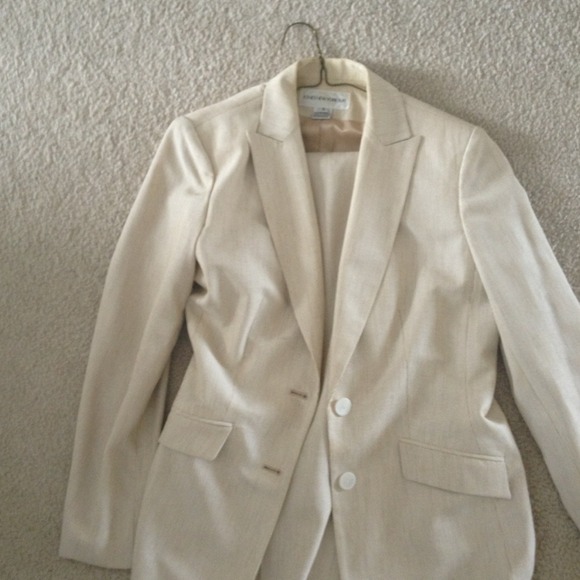 Brown/creme pant suit