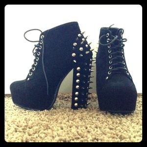 Size 6 spiked inspired Litas.