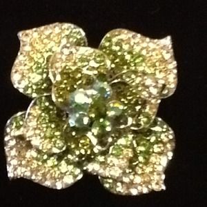 Green flower rhinestone ring