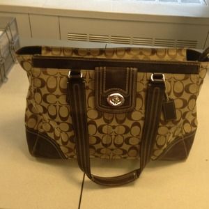 Coach medium sized bag, little wear and tear.