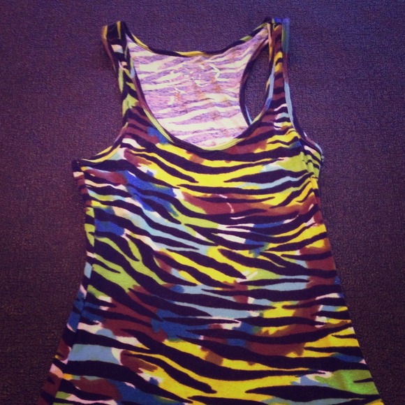 Zebra razorback tank