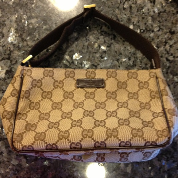 Gucci Handbags - 100% AUTHENTIC SMALL GUCCI PURSE👜 Reduced👜