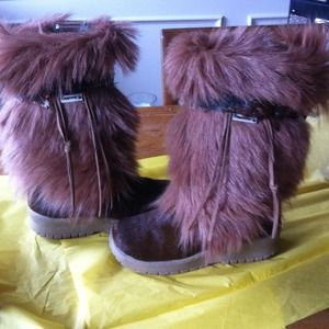 Furry boots, feather band