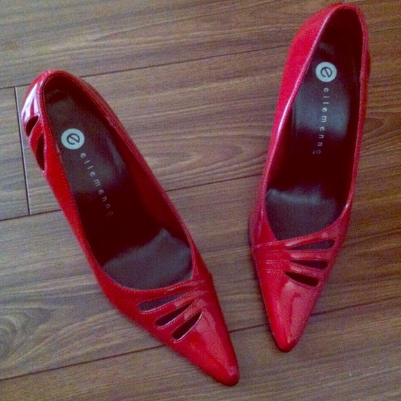 👠RESERVED👠 Red & Black pointed heels!!