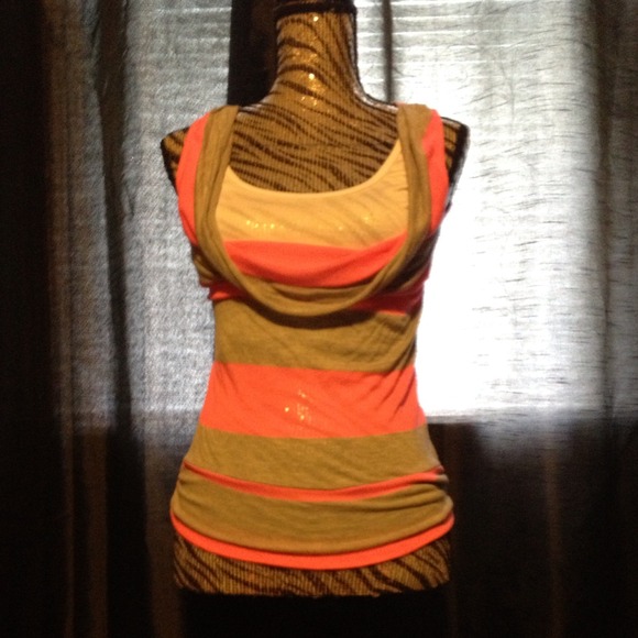 🚫🚫SOLD🚫🚫Nwot IZ Byer top