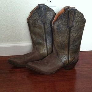 Gorgeous Nocona cowgirl boots
