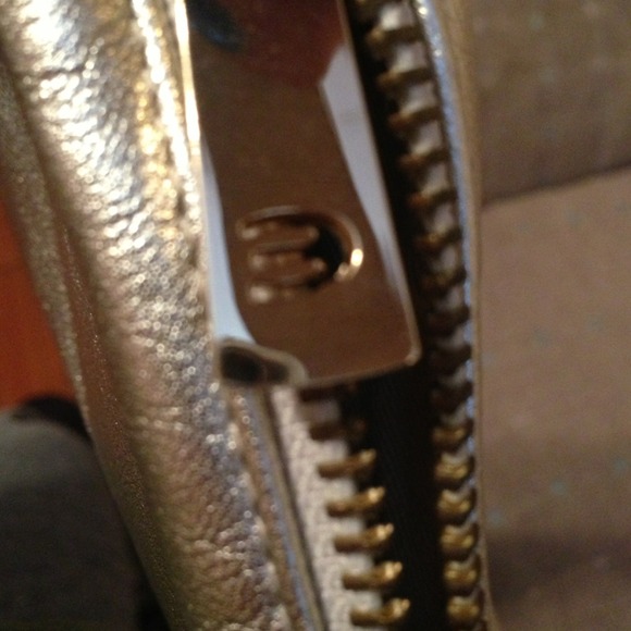 Genuine leather gold handbag! - Picture 3 of 4