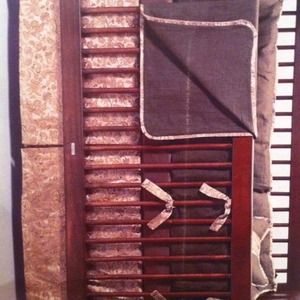 Petunia pickle bottom NWOT crib bedding