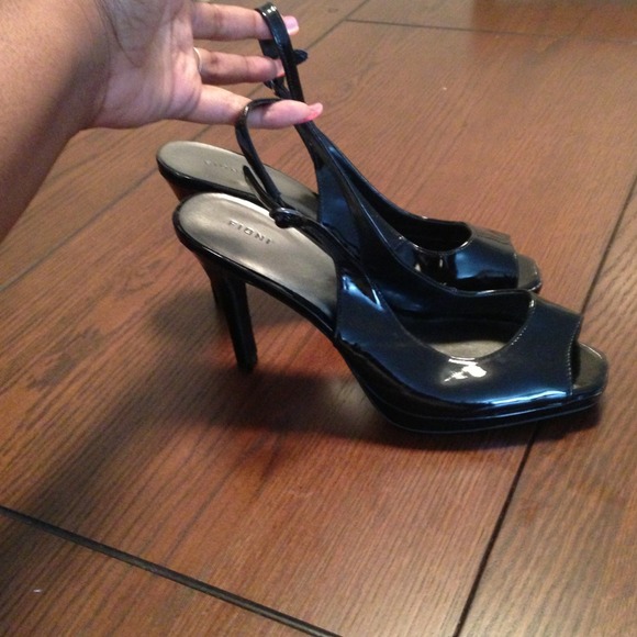 Black Patent Leather Pumps!